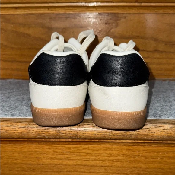 Dolce Vita Cream and Black Sneakers - Picture 2 of 8